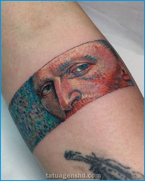 A influência das tatuagens de celebridades na sociedade moderna