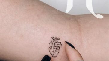 Pensando em fazer uma tatuagem pequena? Veja essas inspirações