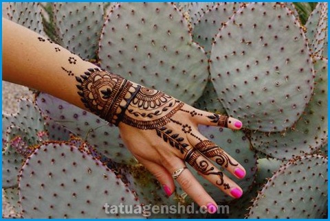 Tatuagem de Henna: Uma Alternativa Temporária e Estilosa