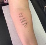 Tatuagens de frases: mensagens que marcam para sempre