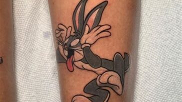 Tatuagens de personagens de desenhos animados: celebrando a infância e a juventude