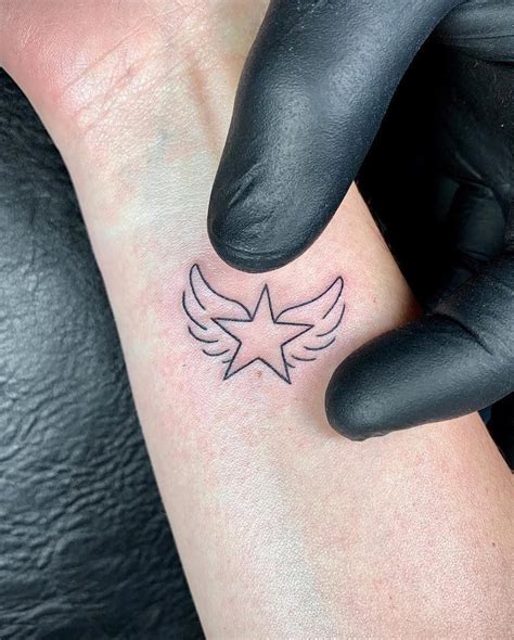 Tatuagens de planetas e estrelas: conexão com o universo