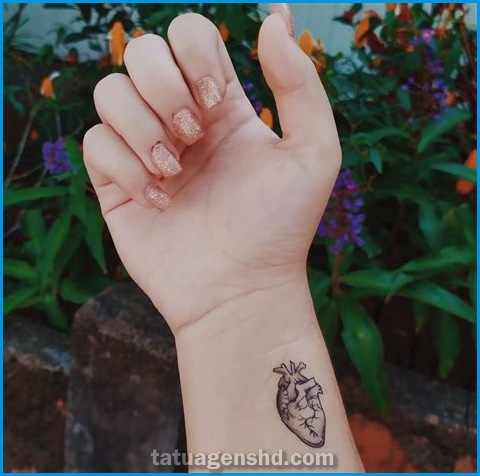 Tatuagens femininas no pulso: modelos e dicas