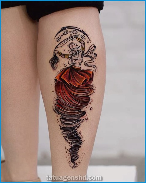 Tatuagens pequenas e coloridas: veja como apostar nessa tendência